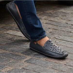 PIKOLINOS Men's Dark Gray Cut-Out Loafers